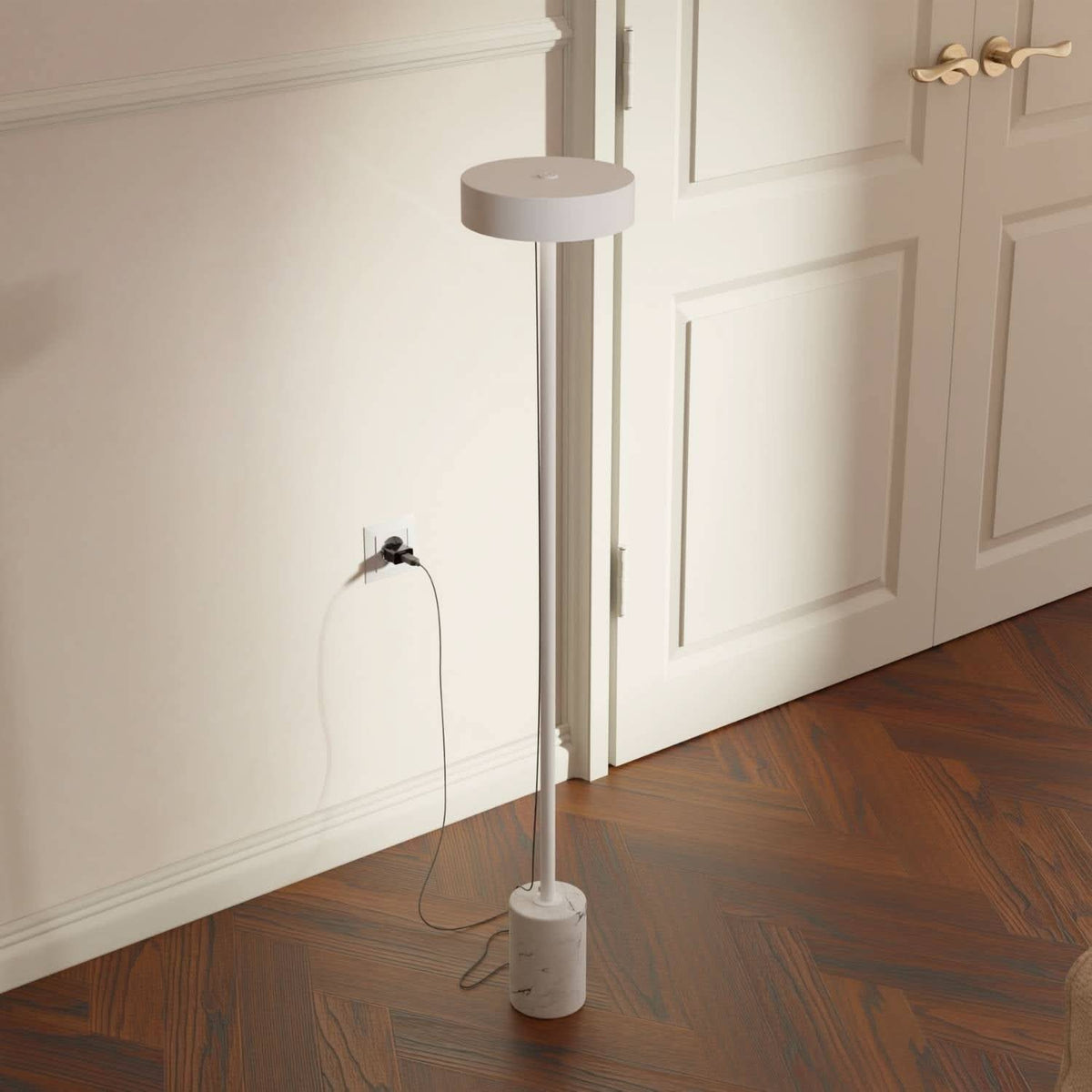 Produit de seconde qualité : lampadaire Uranos rechargeable